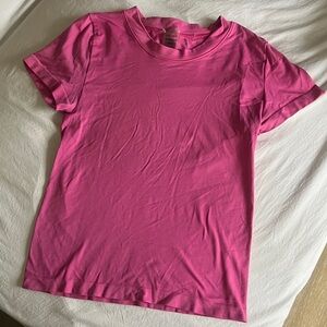 Aritzia Vibrant Pink T-Shirt🩷